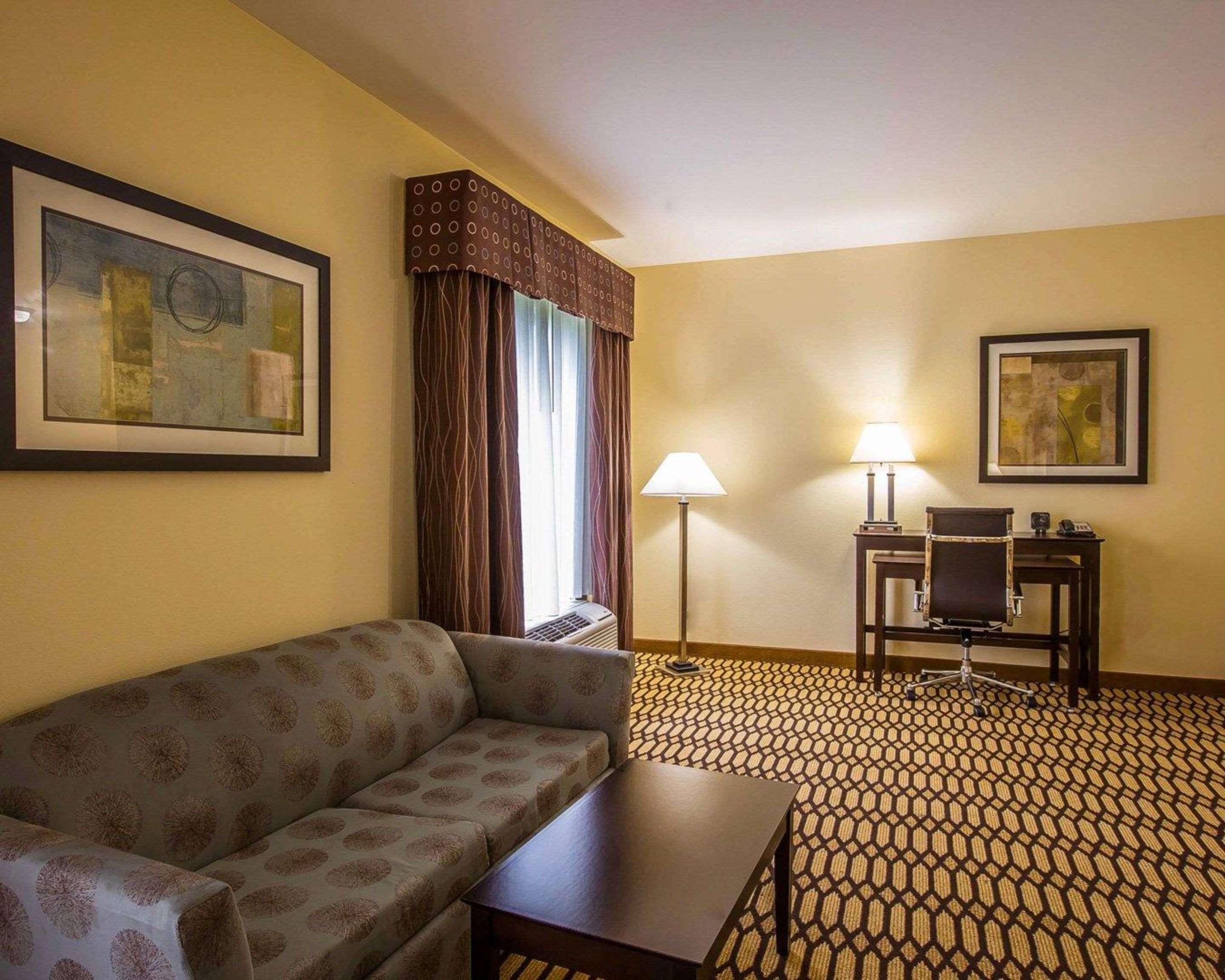 คอมฟอร์ต สวีท Hotel ซิมป์สันวิลล์ ภายนอก รูปภาพ