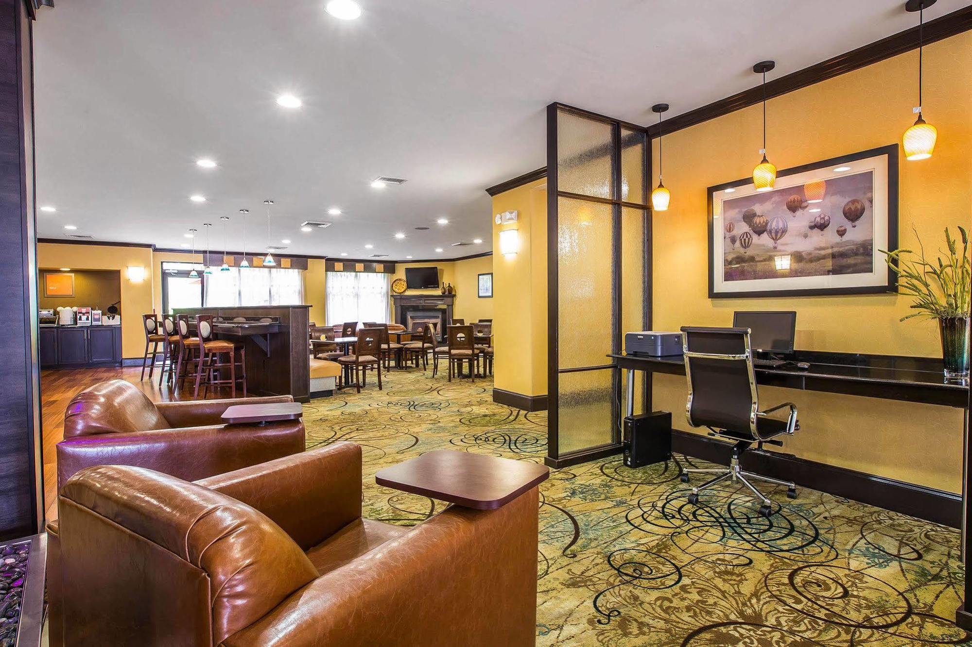 คอมฟอร์ต สวีท Hotel ซิมป์สันวิลล์ ภายนอก รูปภาพ